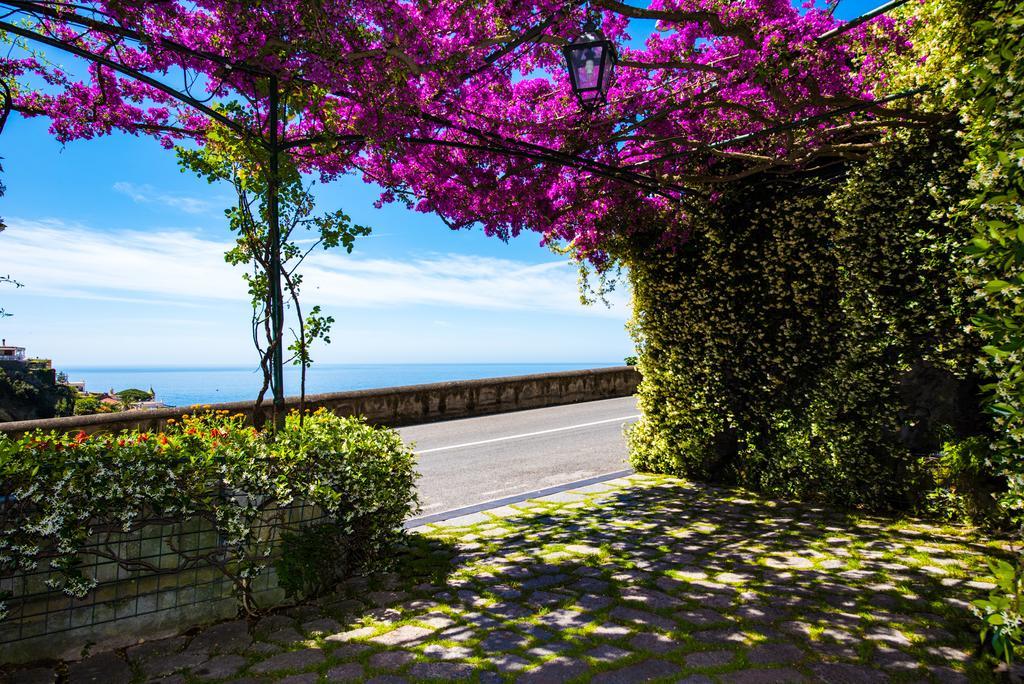 Hotel Pellegrino Praiano Exteriör bild