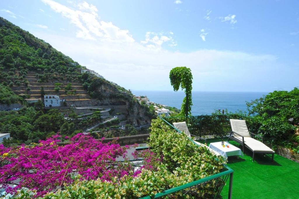 Hotel Pellegrino Praiano Exteriör bild